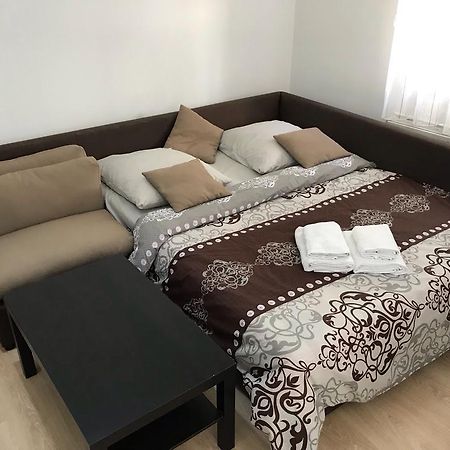 Gil Apartments, Квартира Студия В Самом Центре Пл Петефи 乌日霍罗德 外观 照片
