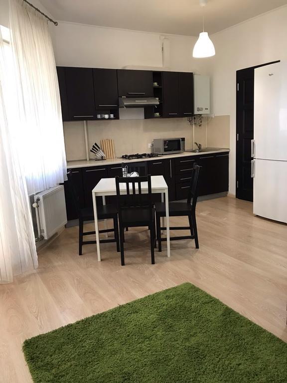 Gil Apartments, Квартира Студия В Самом Центре Пл Петефи 乌日霍罗德 外观 照片