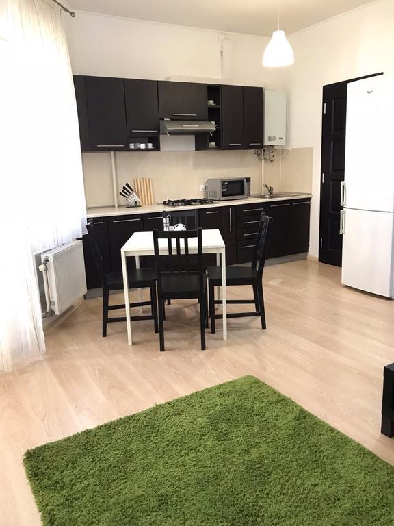 Gil Apartments, Квартира Студия В Самом Центре Пл Петефи 乌日霍罗德 外观 照片